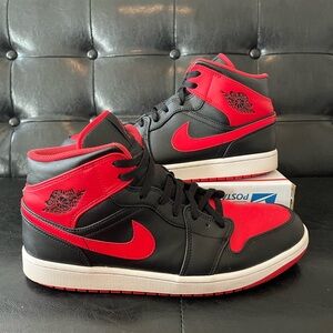 Air Jordan 1 Mid Alternate Bred